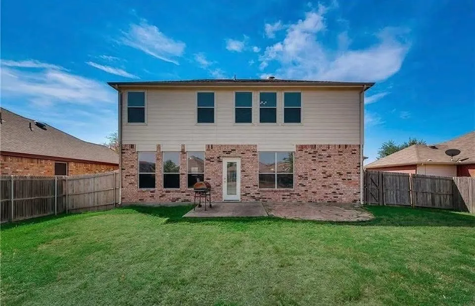 2003 Empire Court Heartland, TX 75126