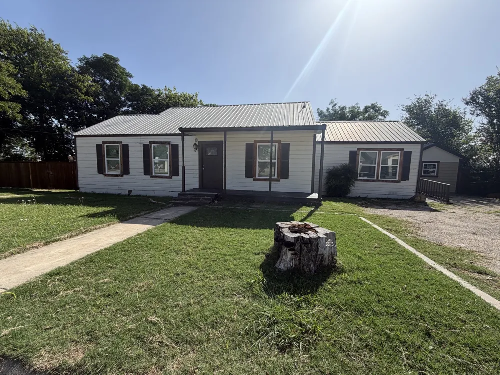 103 S Walnut Street Lampasas, TX 76550