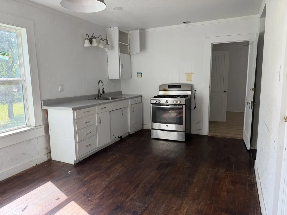 103 S Walnut Street Lampasas, TX 76550