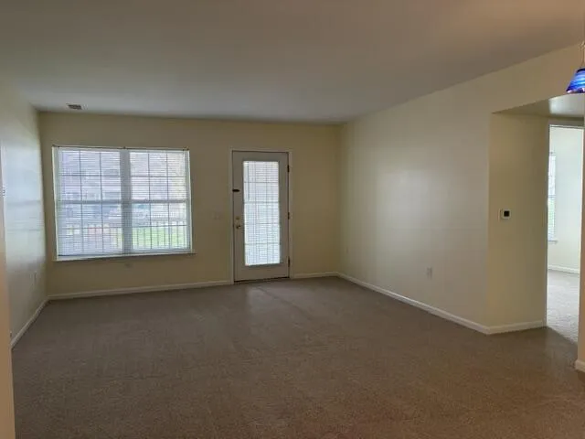 2736 S Knightsbridge Circle Ann Arbor, MI 48105