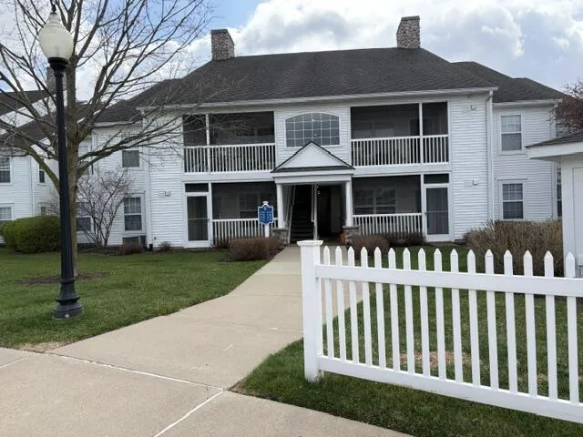 2736 S Knightsbridge Circle Ann Arbor, MI 48105