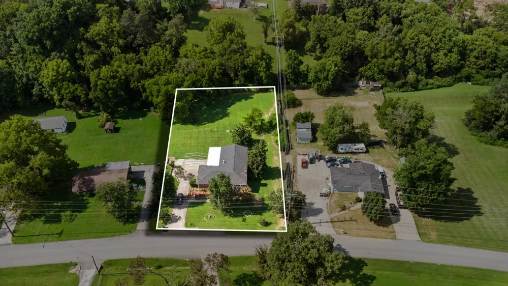 215 Shevel Dr Goodlettsville, TN 37072