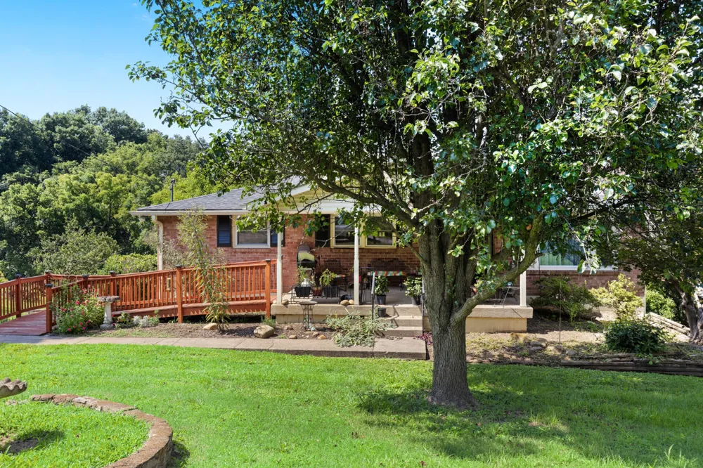 215 Shevel Dr Goodlettsville, TN 37072