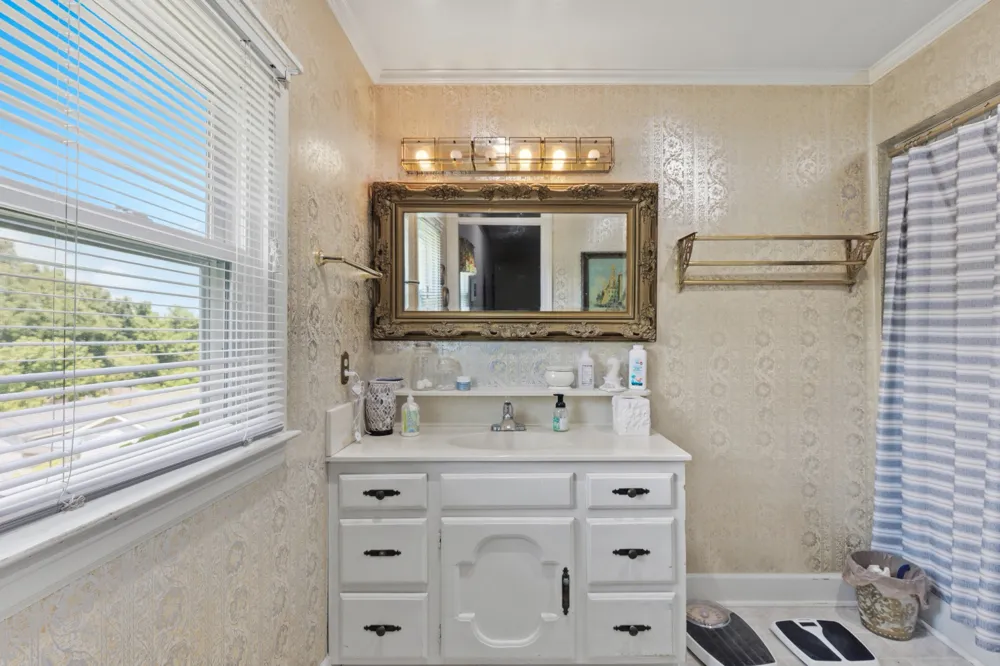 215 Shevel Dr Goodlettsville, TN 37072