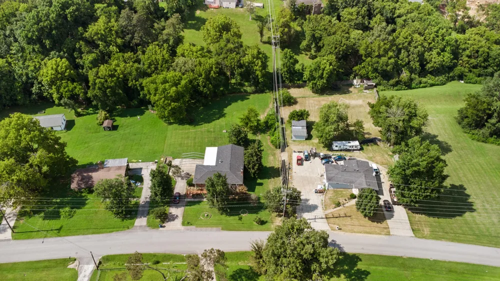 215 Shevel Dr Goodlettsville, TN 37072