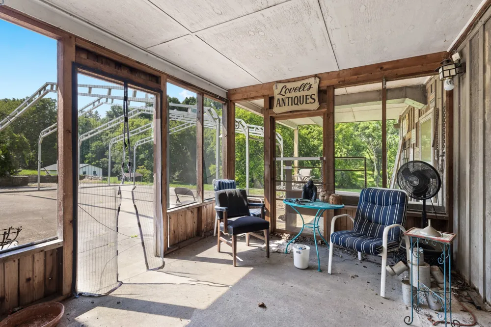 215 Shevel Dr Goodlettsville, TN 37072