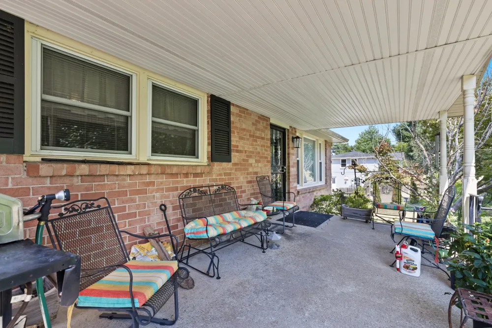 215 Shevel Dr Goodlettsville, TN 37072