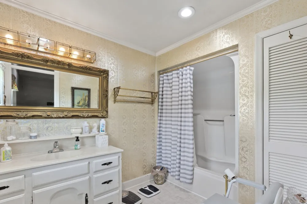215 Shevel Dr Goodlettsville, TN 37072