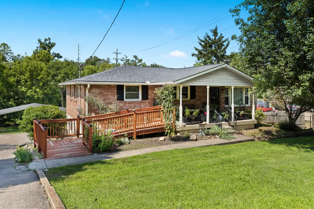 215 Shevel Dr Goodlettsville, TN 37072