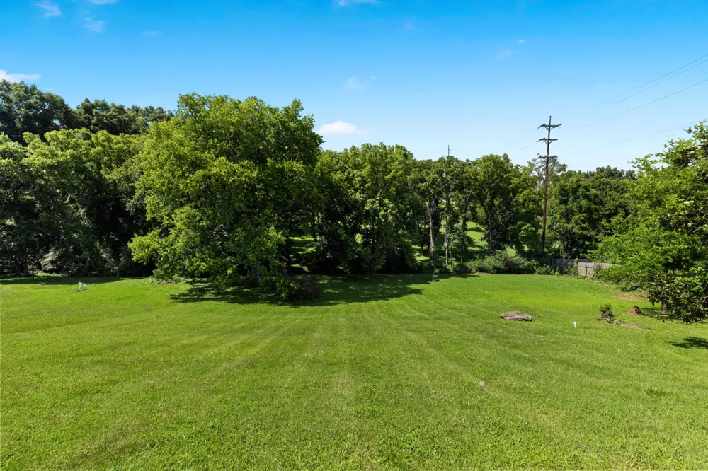 215 Shevel Dr Goodlettsville, TN 37072