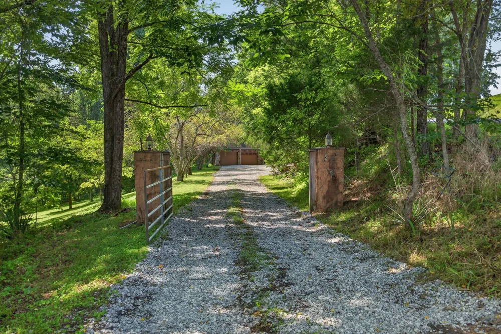 3510 Blackburn Hill Dr Cookeville, TN 38501