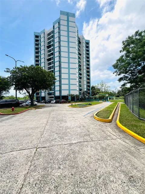 PR-848 COND. TORRES DE CAROLINA #403
