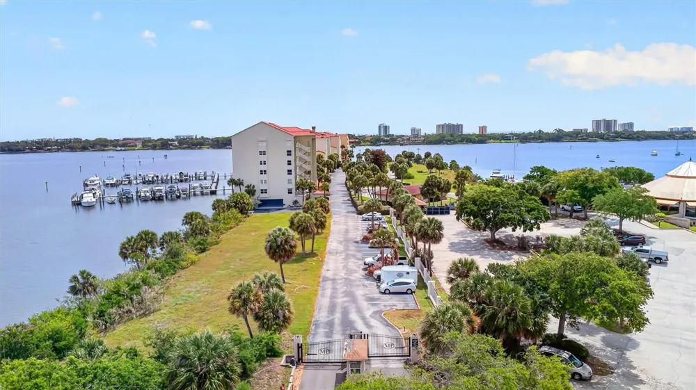 744 MARINA POINT DRIVE #7440 Daytona Beach, FL 32114