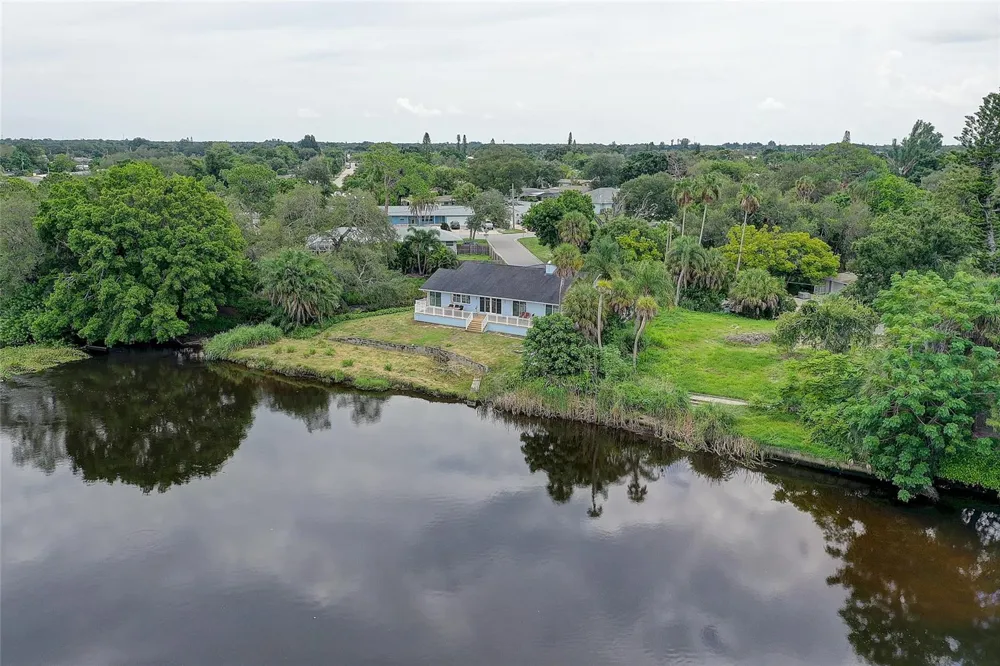3214 SECLUSION DRIVE Sarasota, FL 34239