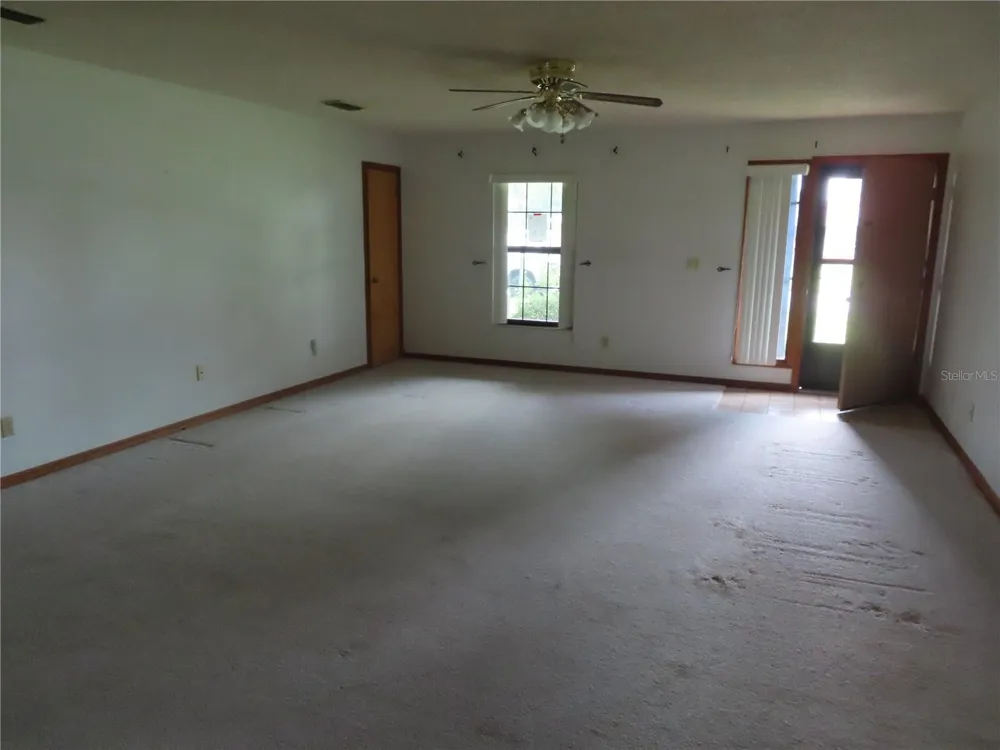 2016 AMESBURY DRIVE Auburndale, FL 33823