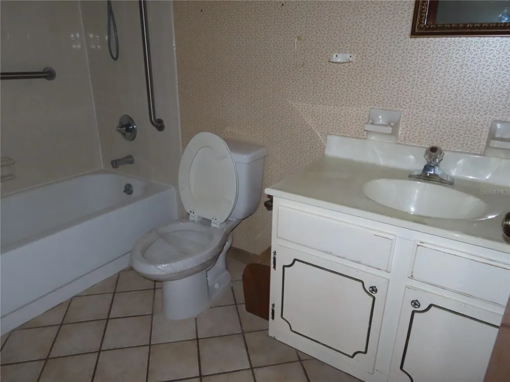 2016 AMESBURY DRIVE Auburndale, FL 33823