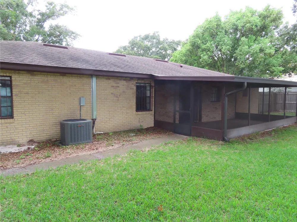 2016 AMESBURY DRIVE Auburndale, FL 33823