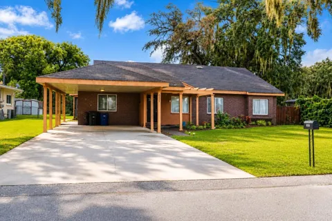 655 PINECREST DRIVE