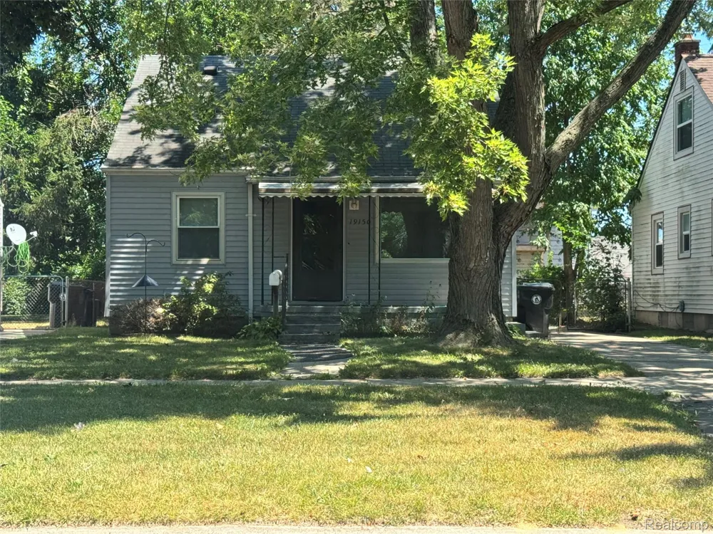 19150 Glenmore Redford Charter Township, MI 48240