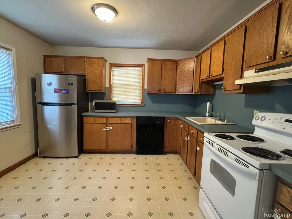 19150 Glenmore Redford Charter Township, MI 48240