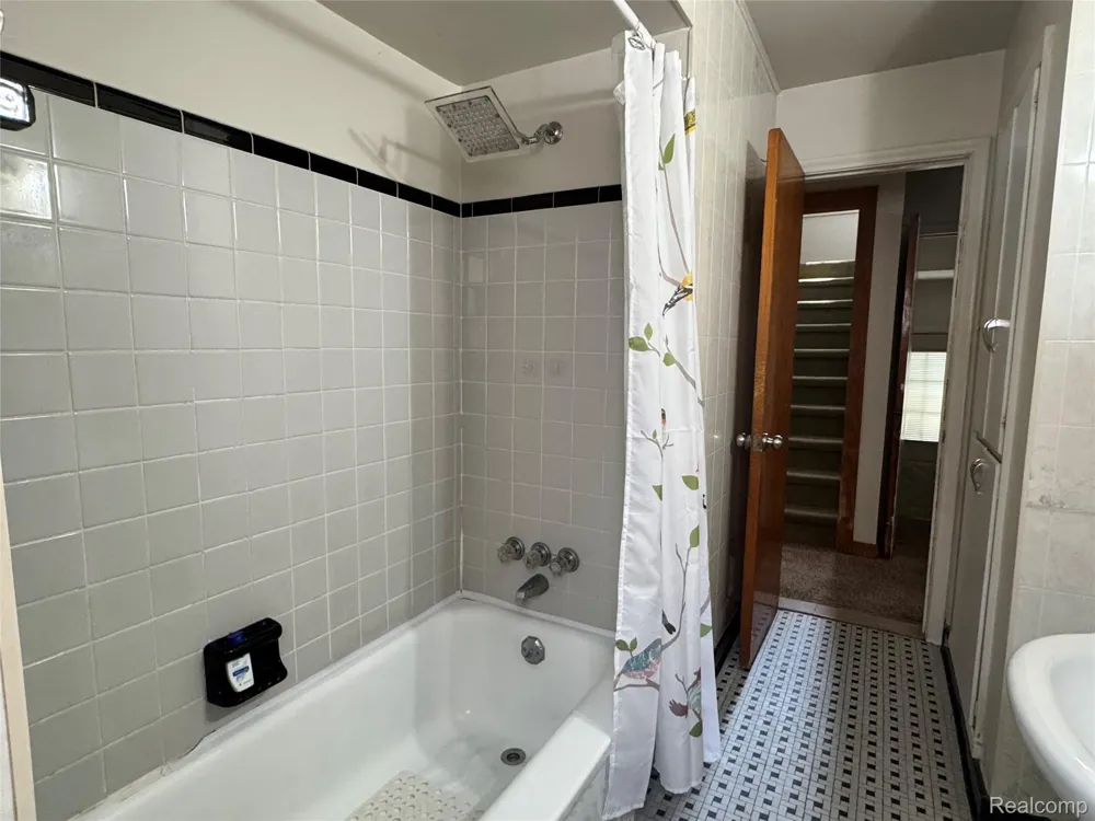 19150 Glenmore Redford Charter Township, MI 48240