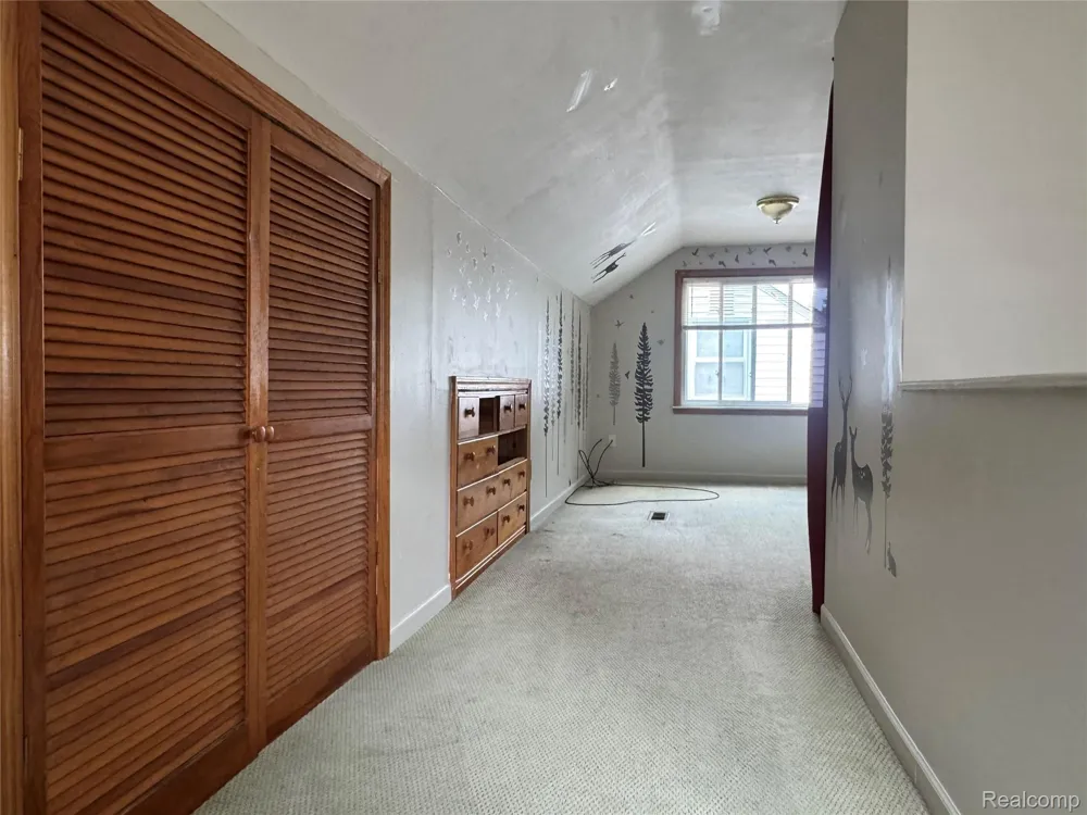 19150 Glenmore Redford Charter Township, MI 48240