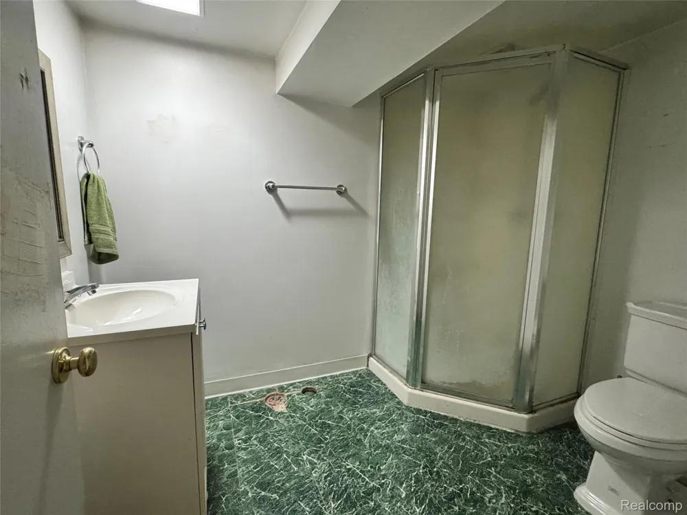 19150 Glenmore Redford Charter Township, MI 48240