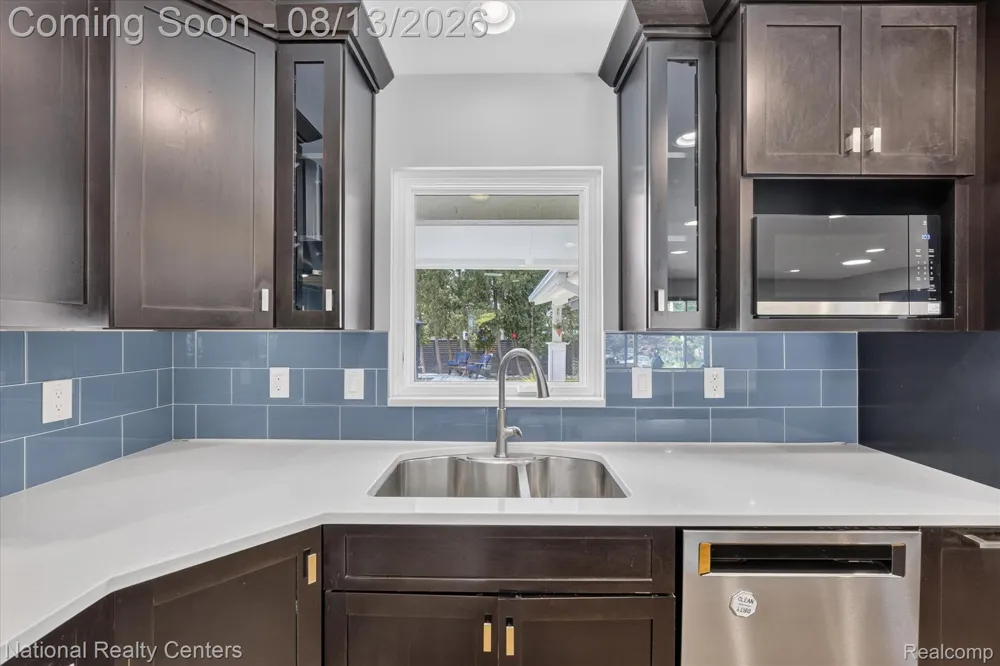 1419 Carol Avenue Plymouth City, MI 48170