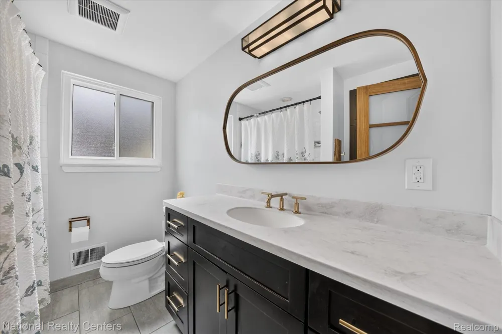 1419 Carol Avenue Plymouth City, MI 48170