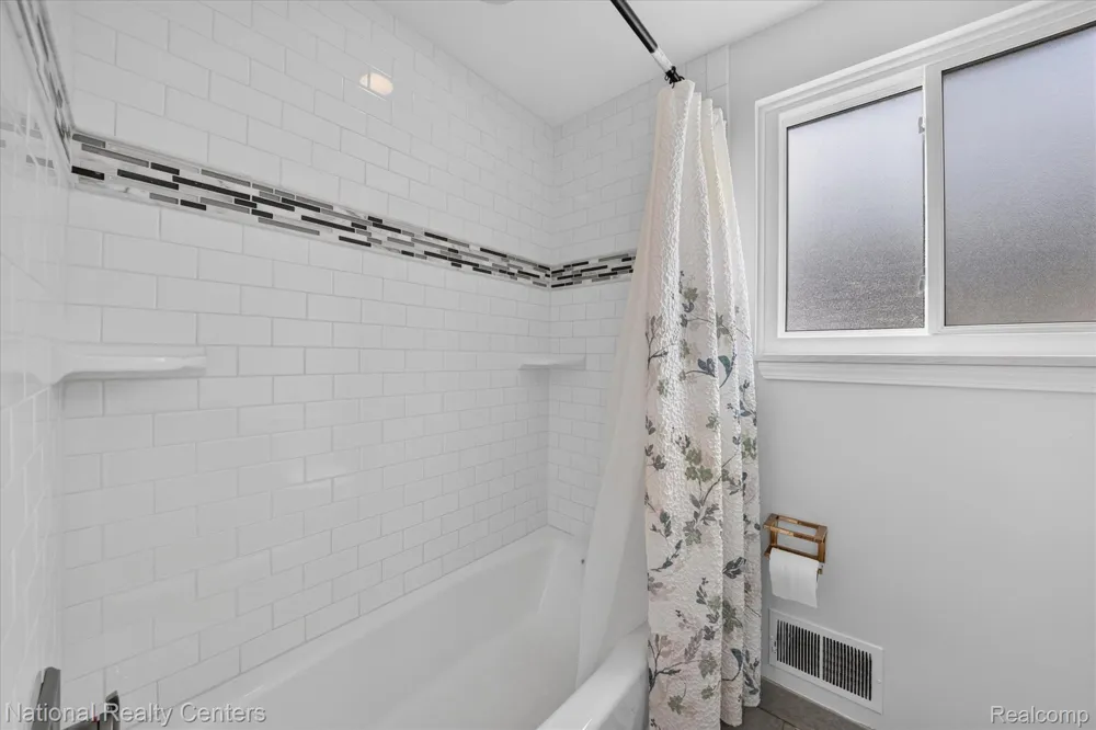 1419 Carol Avenue Plymouth City, MI 48170