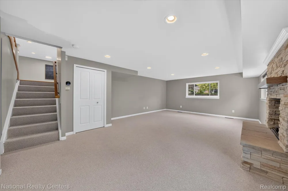 1419 Carol Avenue Plymouth City, MI 48170