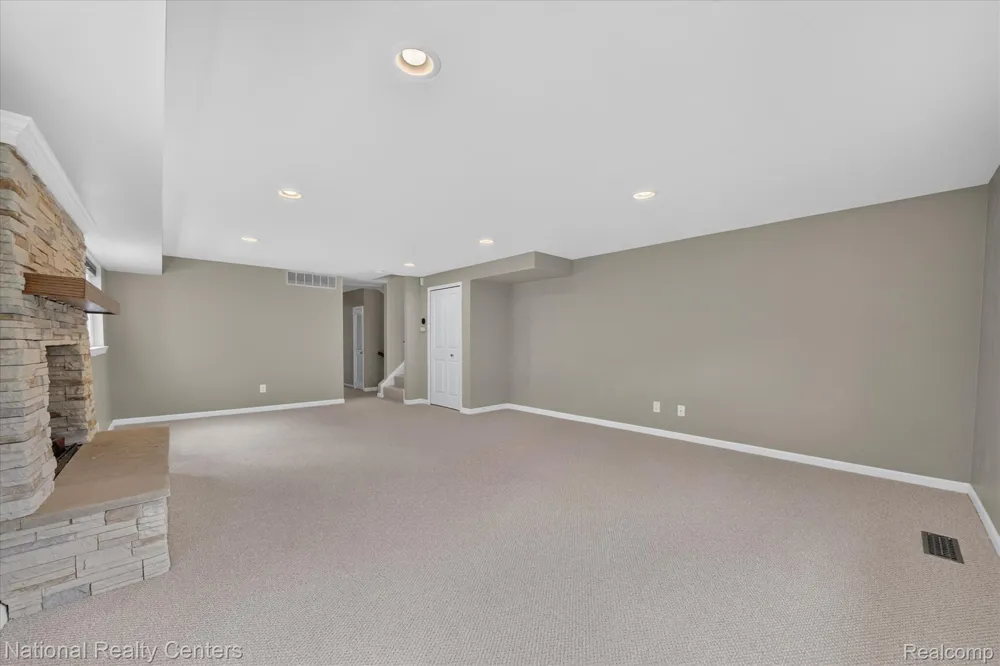 1419 Carol Avenue Plymouth City, MI 48170