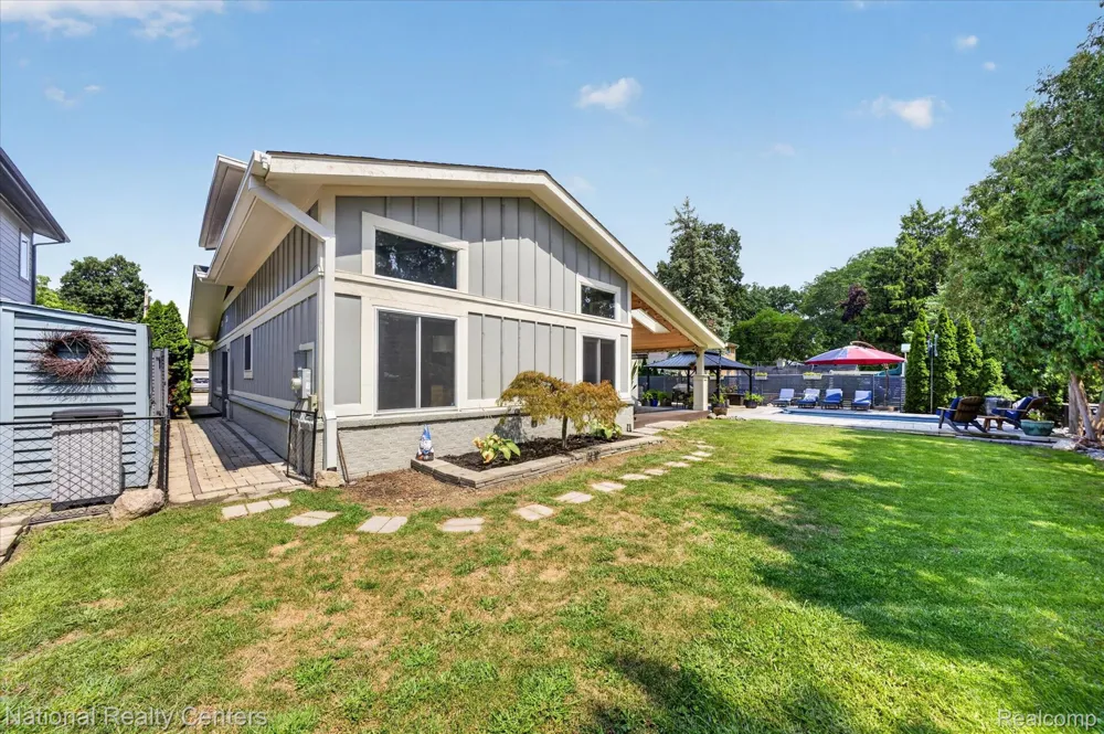 1419 Carol Avenue Plymouth City, MI 48170