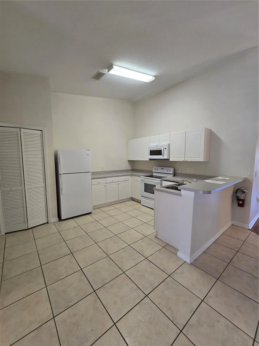 2790 CLUB CORTILE CIRCLE #B Kissimmee, FL 34746