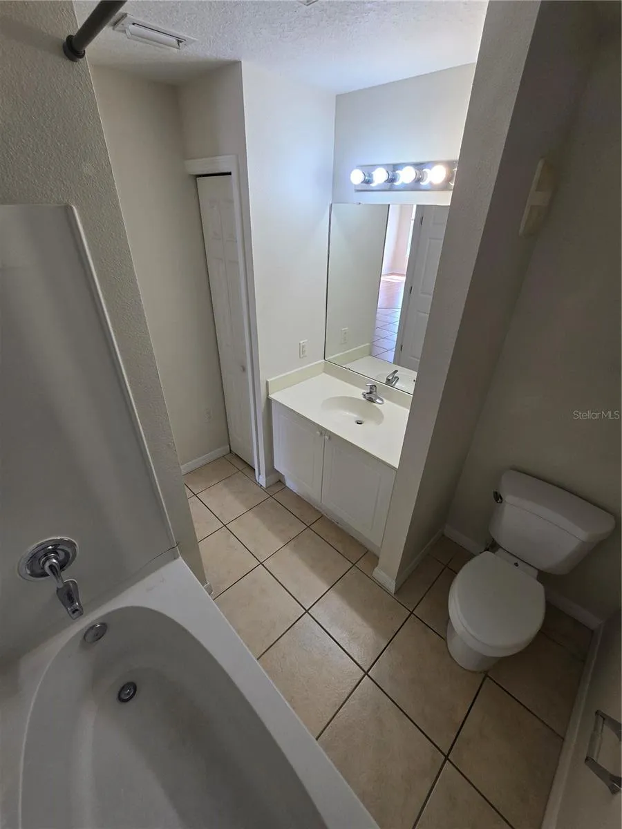 2790 CLUB CORTILE CIRCLE #B Kissimmee, FL 34746