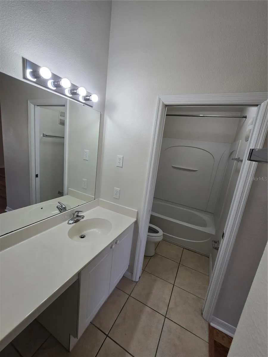 2790 CLUB CORTILE CIRCLE #B Kissimmee, FL 34746