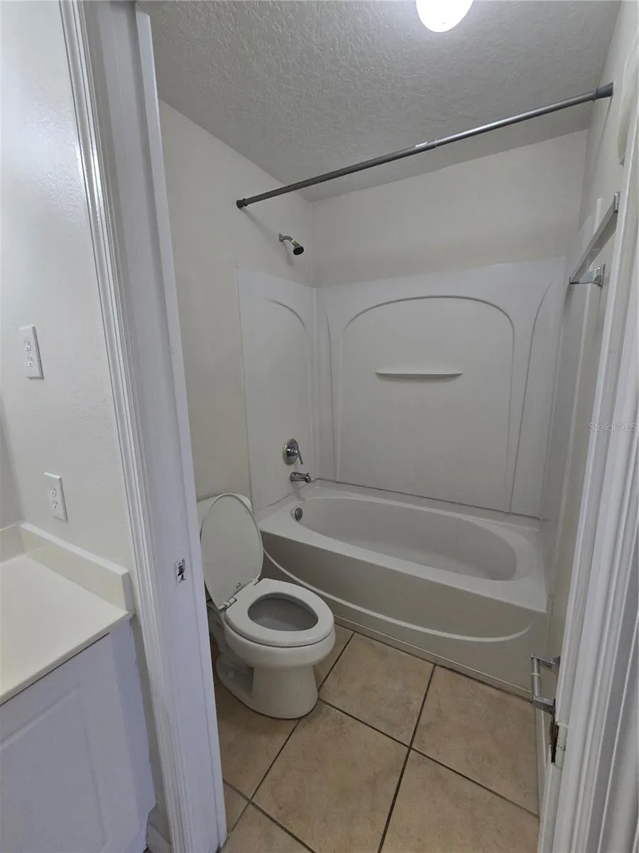 2790 CLUB CORTILE CIRCLE #B Kissimmee, FL 34746