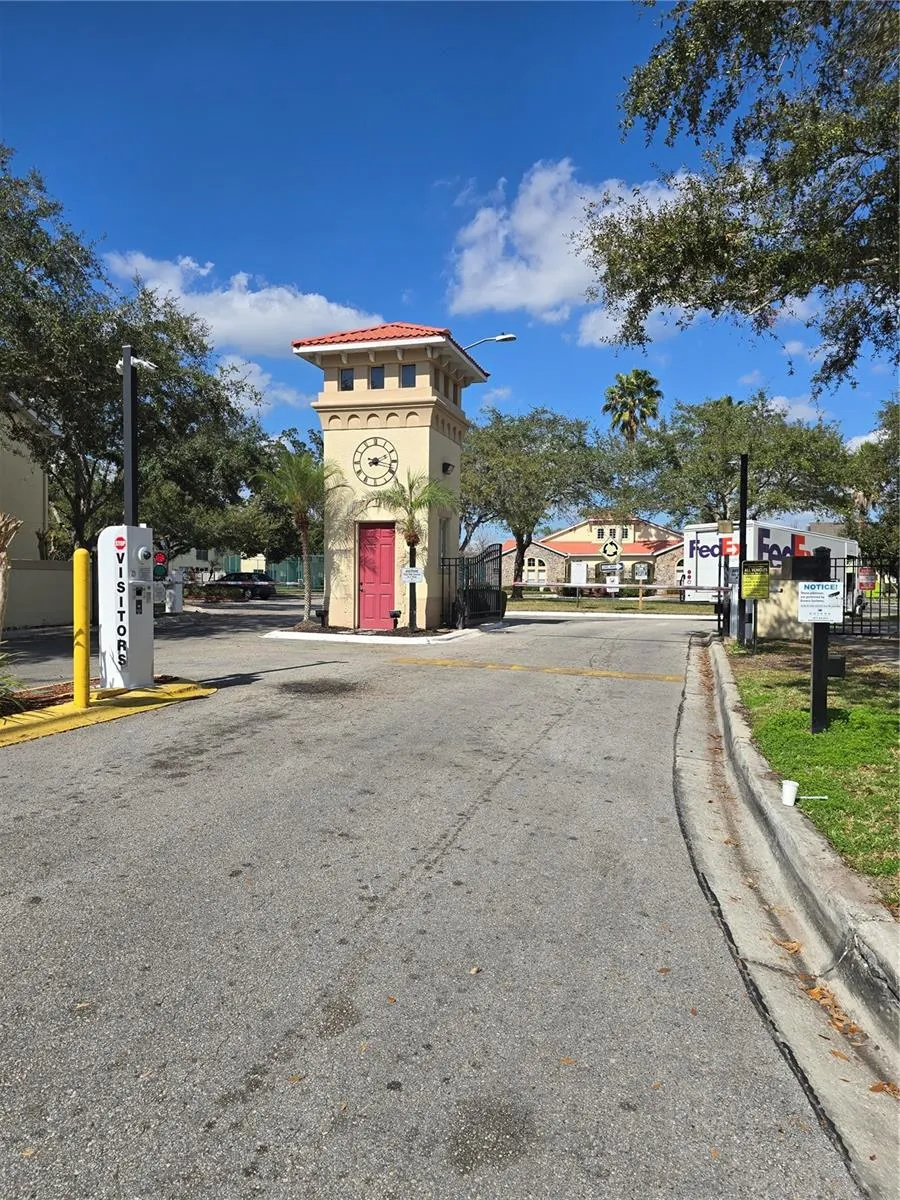 2790 CLUB CORTILE CIRCLE #B Kissimmee, FL 34746