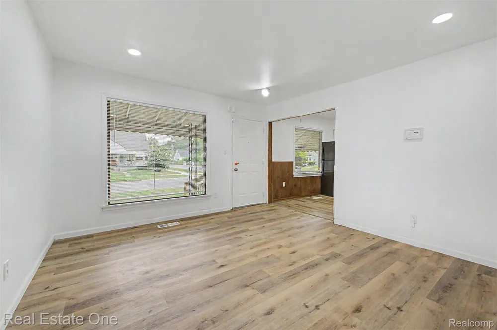 26809 Dartmouth Street Inkster City, MI 48141