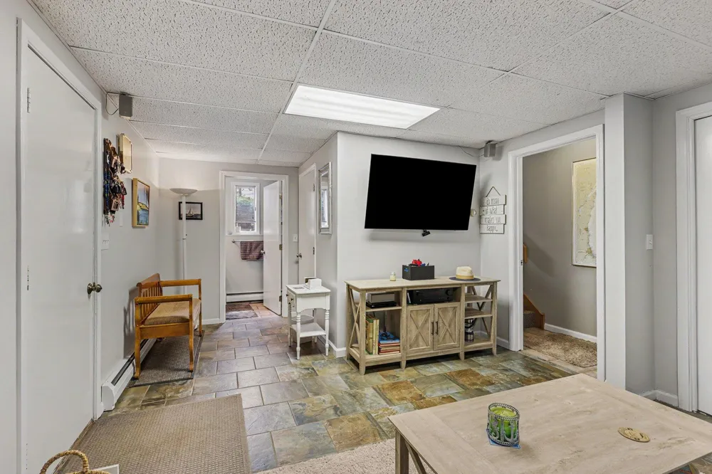 2335 Bluffton Avenue Muskegon City, MI 49441