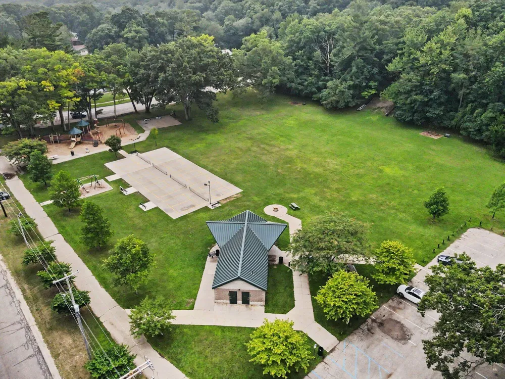 2335 Bluffton Avenue Muskegon City, MI 49441