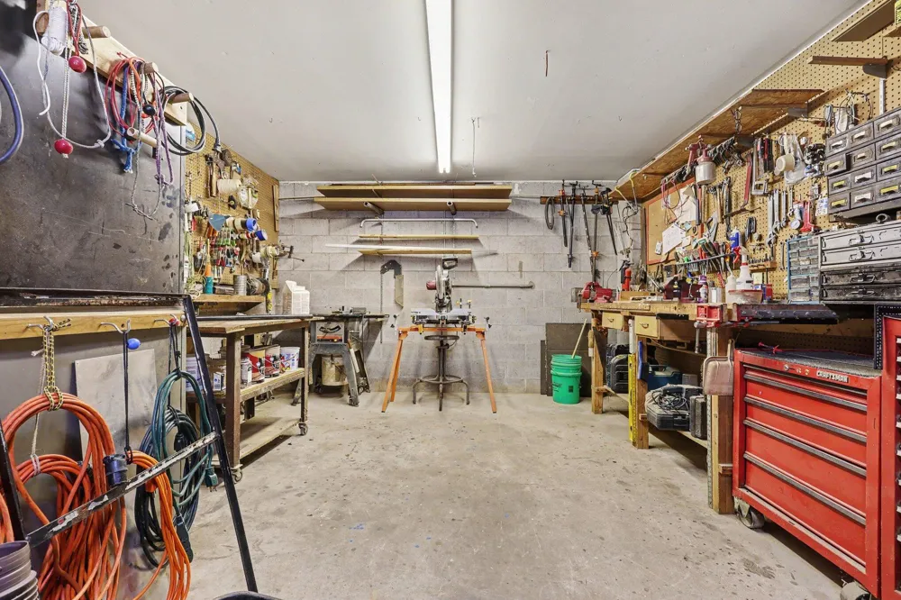2335 Bluffton Avenue Muskegon City, MI 49441