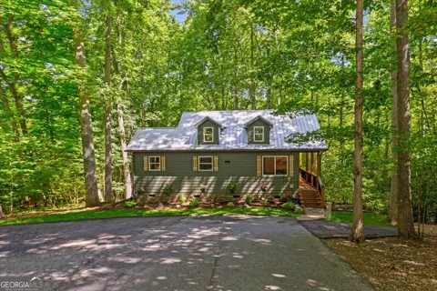 27 Village WAY