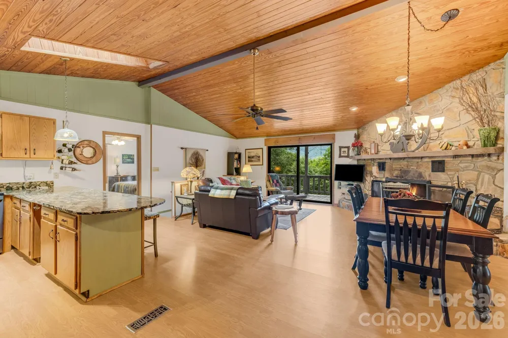 38 Bee Tree Lane Mars Hill, NC 28754