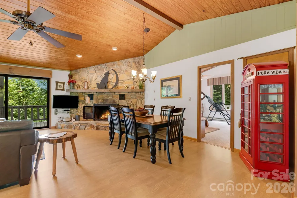 38 Bee Tree Lane Mars Hill, NC 28754
