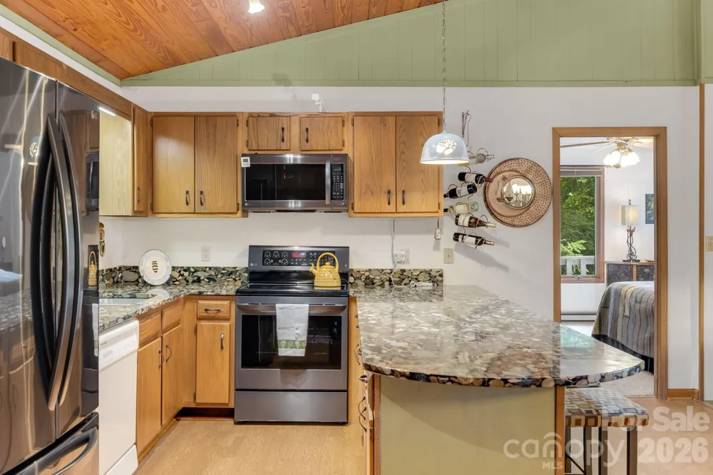 38 Bee Tree Lane Mars Hill, NC 28754