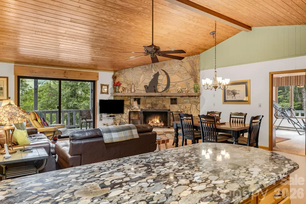 38 Bee Tree Lane Mars Hill, NC 28754