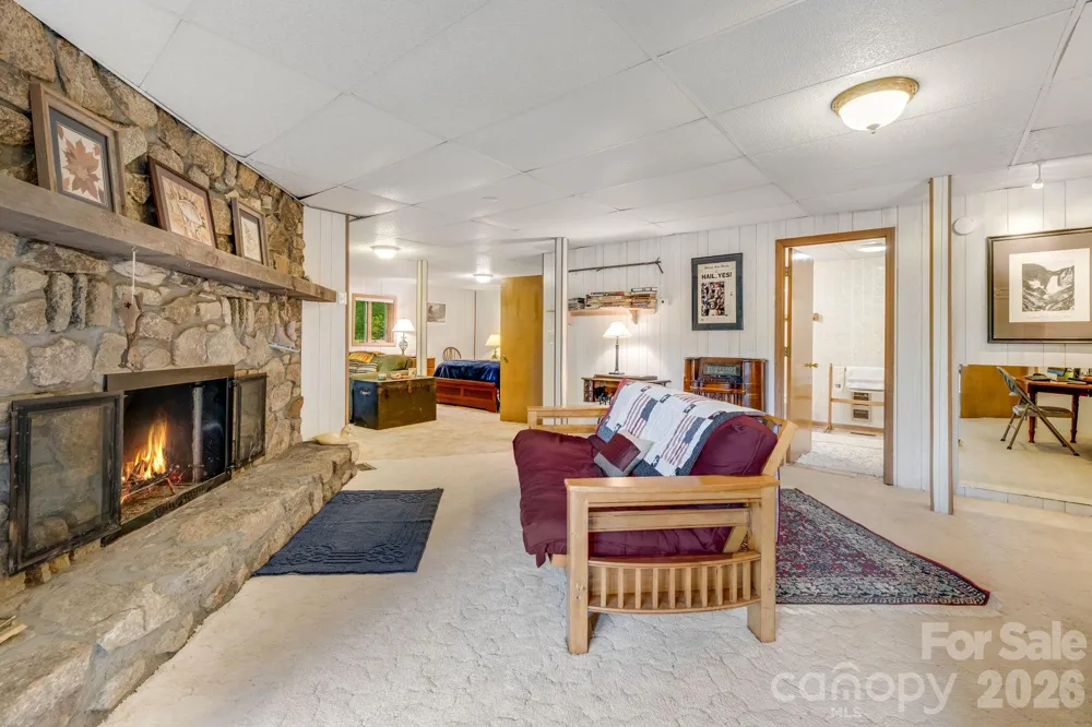 38 Bee Tree Lane Mars Hill, NC 28754