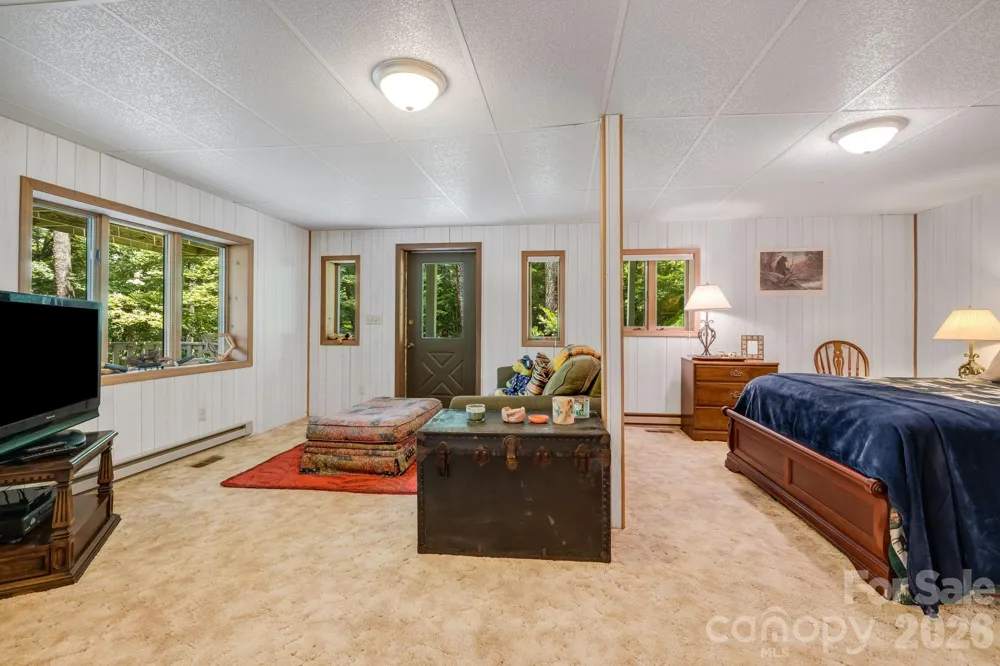 38 Bee Tree Lane Mars Hill, NC 28754