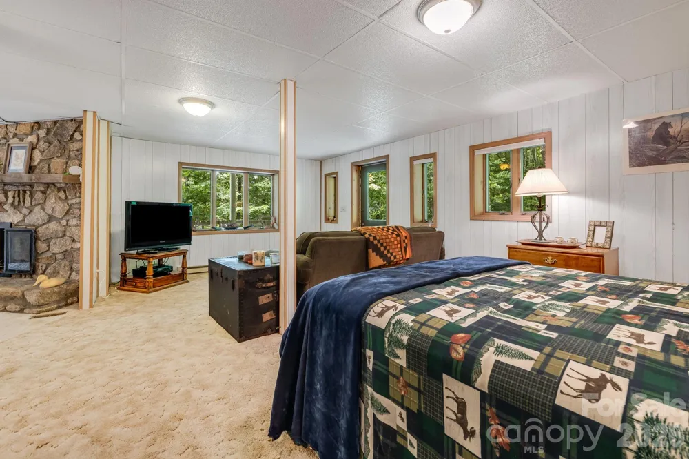 38 Bee Tree Lane Mars Hill, NC 28754